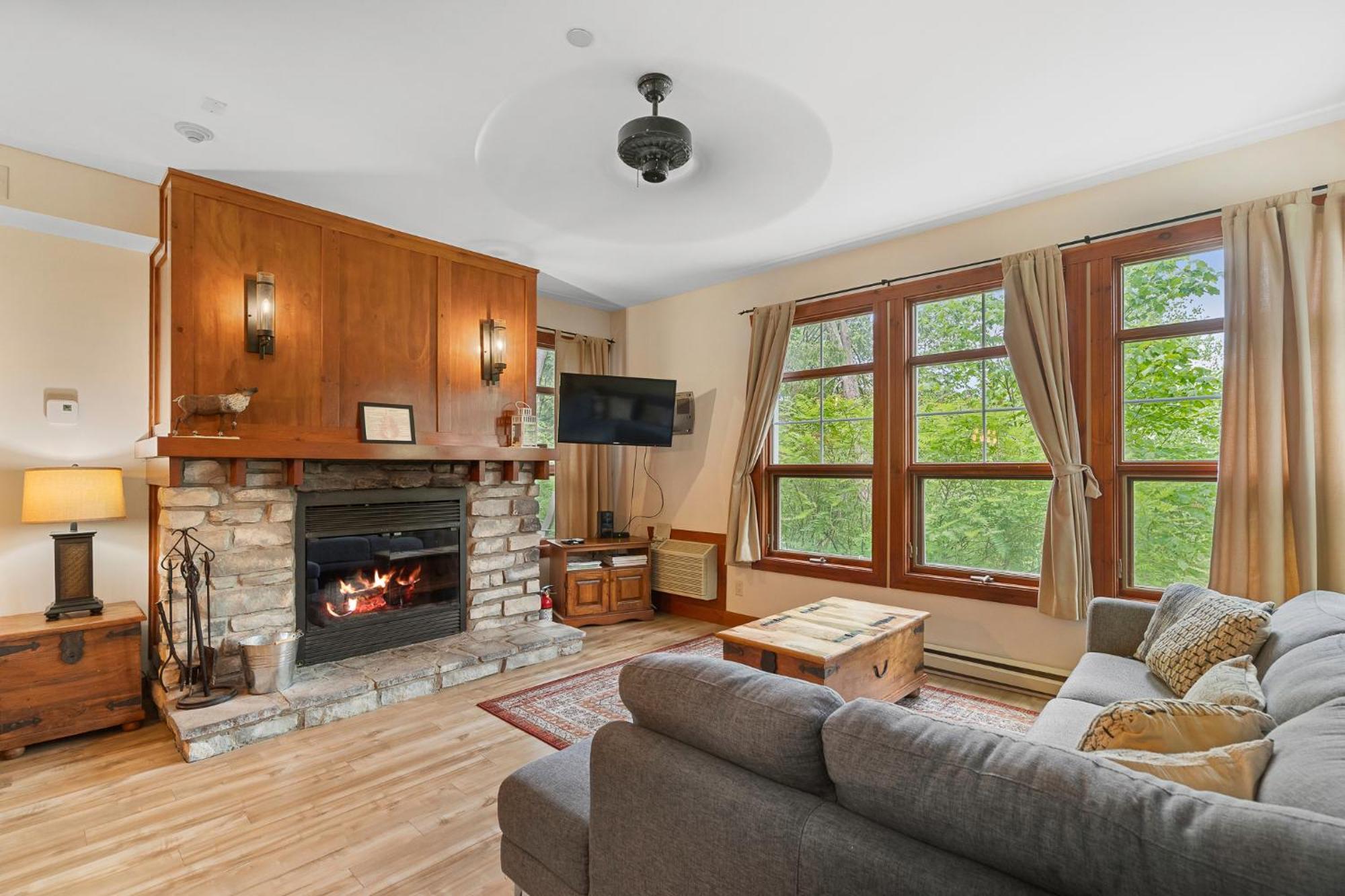 Les Eaux - 2Bdrs W Pool & Hot Tub Near Village Mont-Tremblant Exterior photo