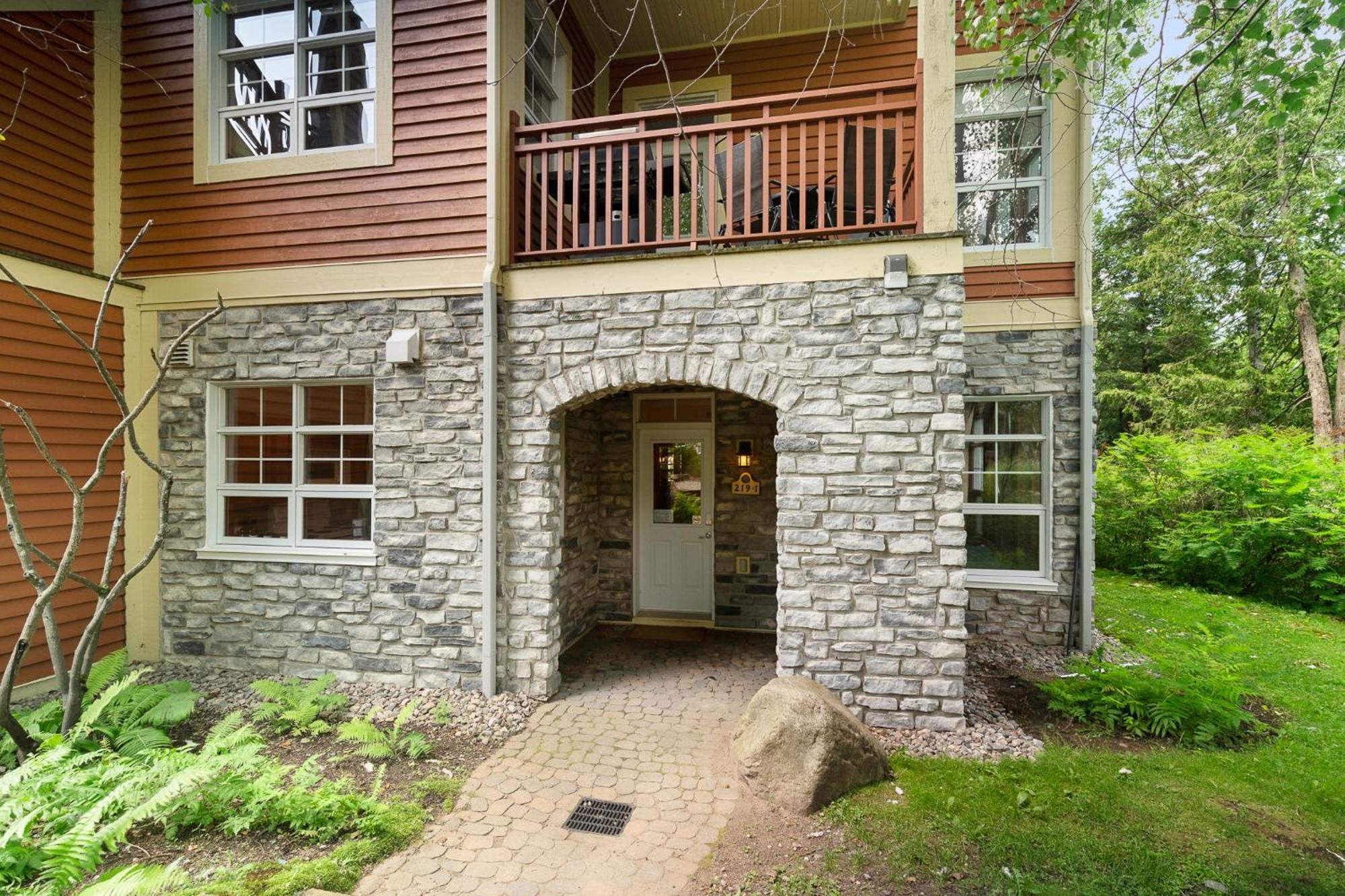 Les Eaux - 2Bdrs W Pool & Hot Tub Near Village Mont-Tremblant Exterior photo